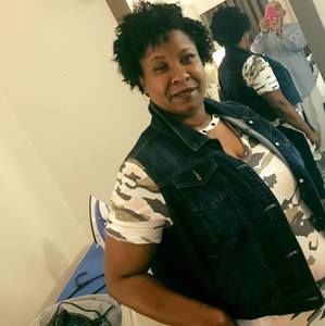 Meet your Posher, Mona